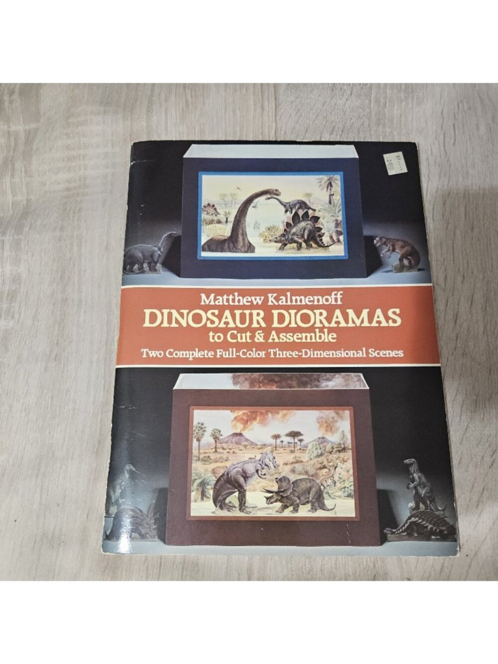 Dinosaur Dioramas to Cut and Assemble by Matthew Kalmenoff (1983, Paperback)